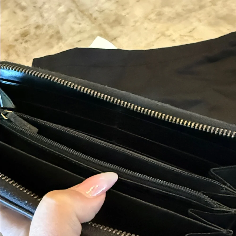 Gucci Black Leather Wallet with Gold Logo - Picture 5 of 8